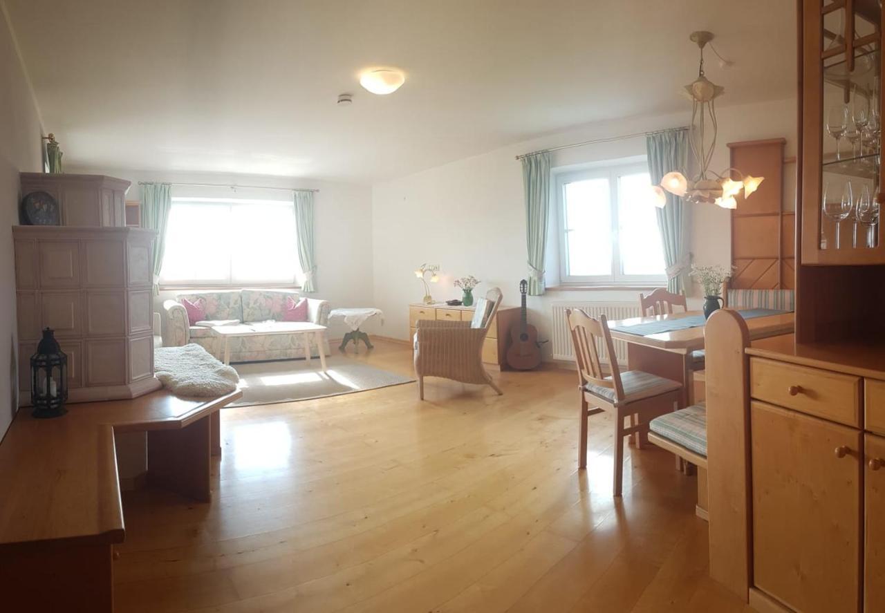 Wunderschoene Ferienwohnung Mit Seeblick Zell am Moos Dış mekan fotoğraf