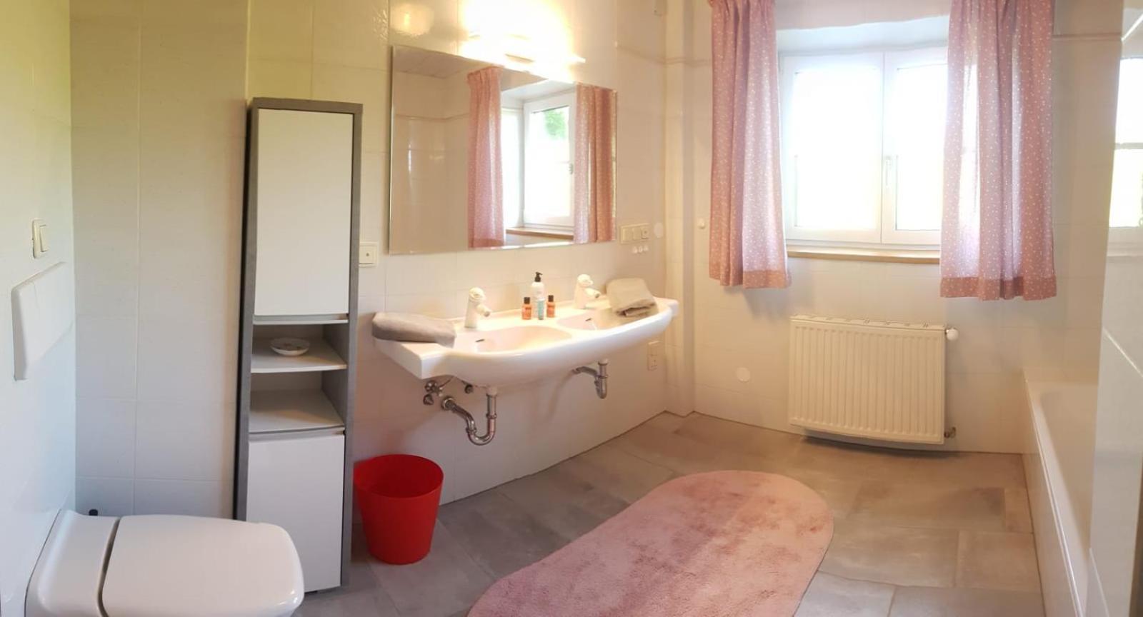 Wunderschoene Ferienwohnung Mit Seeblick Zell am Moos Dış mekan fotoğraf